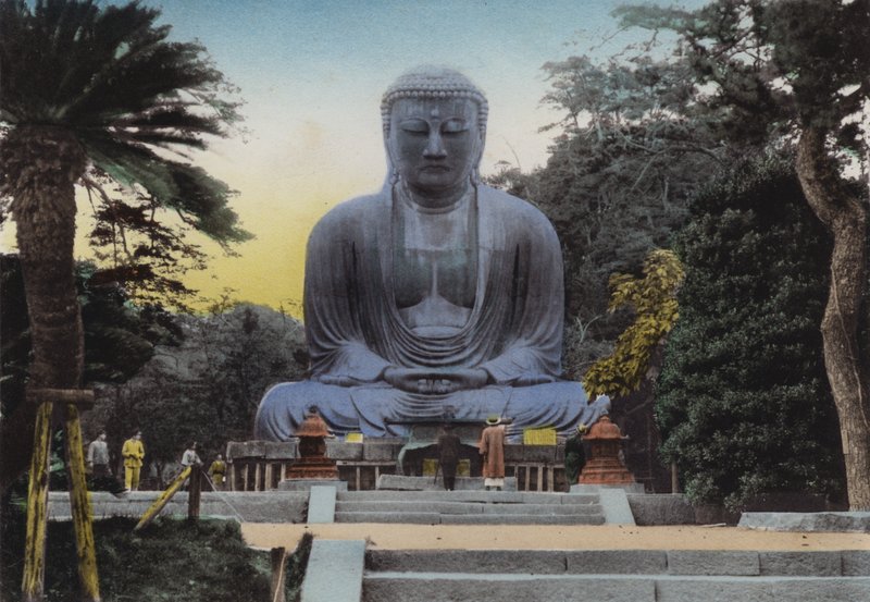 日本，约1912年。最优秀的大佛，或镰仓的大佛可以追溯到1252年，高度49英尺7英寸，从横滨乘火车50分钟即可到达（照片）。 作者 摄影师 日本人