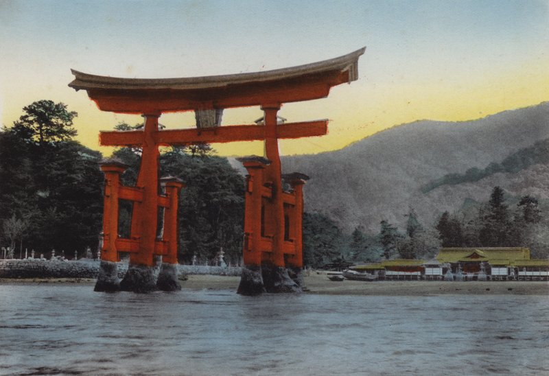 日本，约 1912 年：位于内海的圣岛宫岛，是日本最著名的三个场景之一； 这座寺庙是清森在 12 世纪在这里建造的（照片） 作者 摄影师 日本人