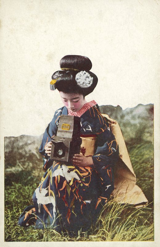 身着传统服饰的日本妇女（彩色照片） 作者 摄影师 日本人