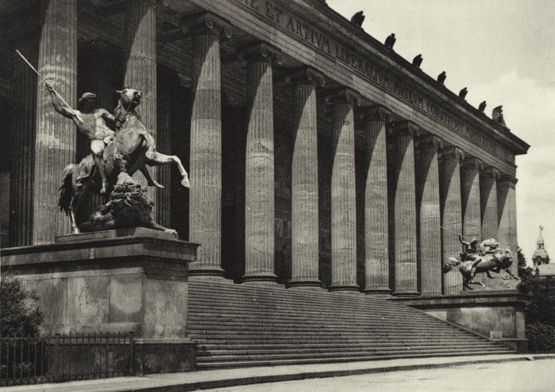 Berlin: Altes Museum; The Old Museum (b/w photo) 作者 萨沙·斯通（Sasha Stone）