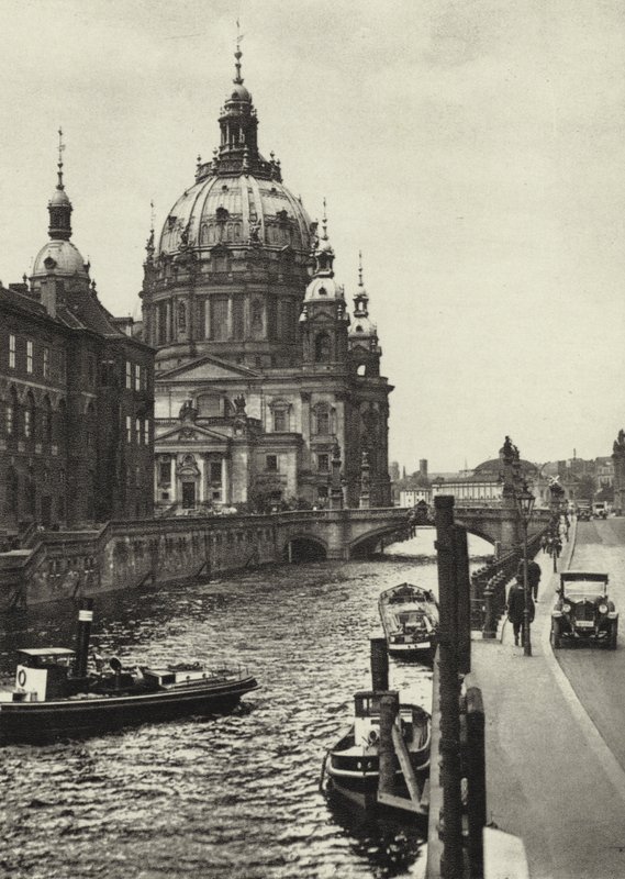 Berlin: Dom; Cathedral (b/w photo) 作者 萨沙·斯通（Sasha Stone）