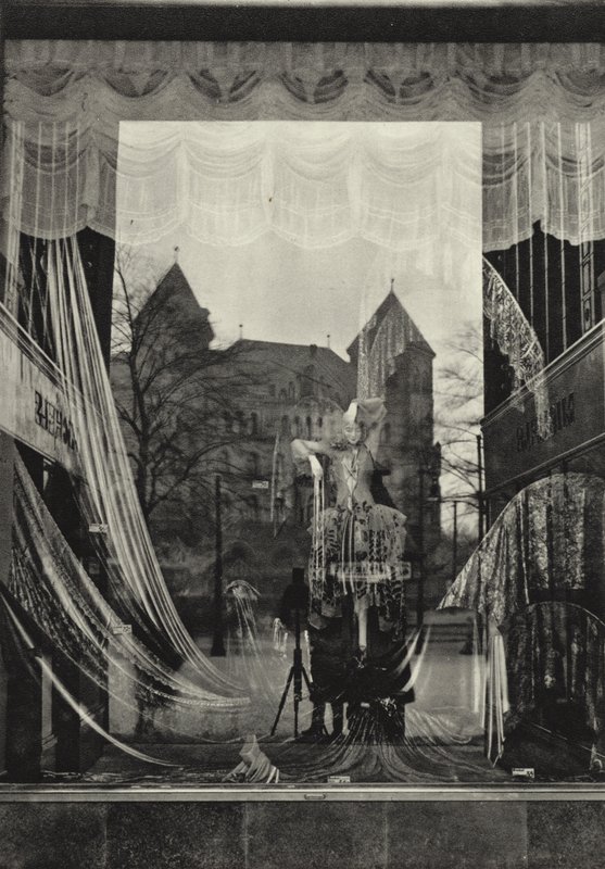 柏林: Schaufenster Michels; 商店橱窗(黑白照片) 作者 萨沙·斯通（Sasha Stone）