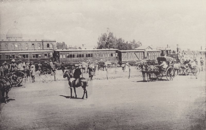 Historic Views, the First Train to reach Johannesburg (b/w photo) 作者 南非摄影师