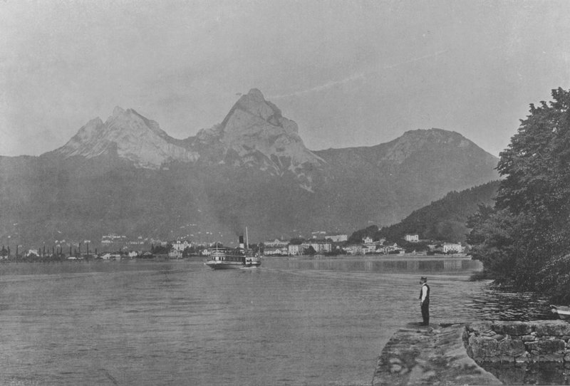 Brunnen et les Mythen, Lac des IV Cantons (b/w photo) 作者 瑞士摄影师