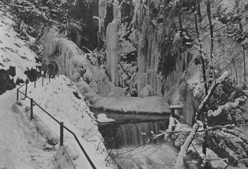 Gorges du Taubenloch, pres Bienne (b/w photo) 作者 瑞士摄影师