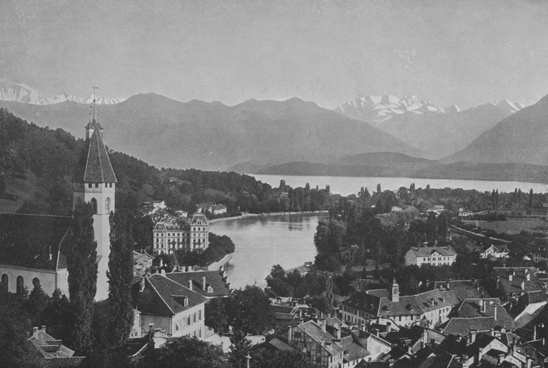 Thoune, le Lac et les Alpes (b/w photo) 作者 瑞士摄影师
