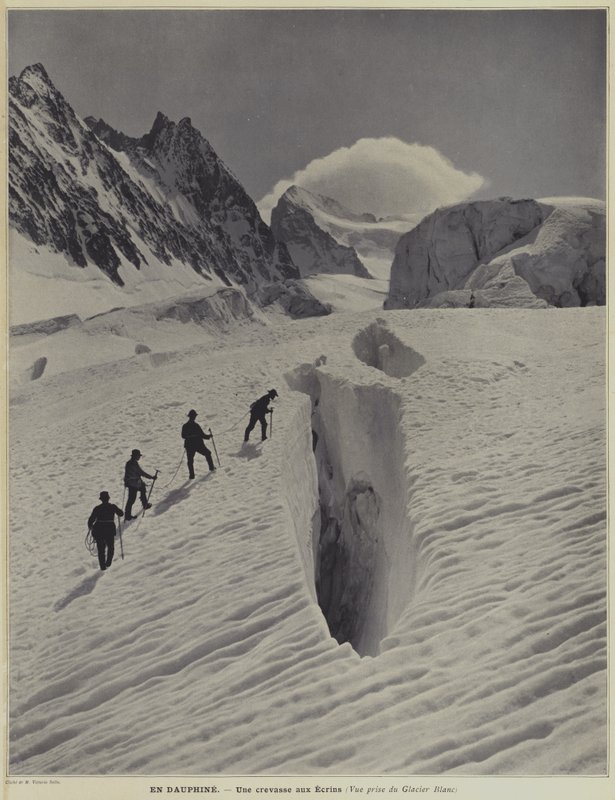 在法国阿尔卑斯山的Dauphine地区：Barre des Ecrins的Glacier Blanc上的裂缝 作者 维托里奥·塞拉