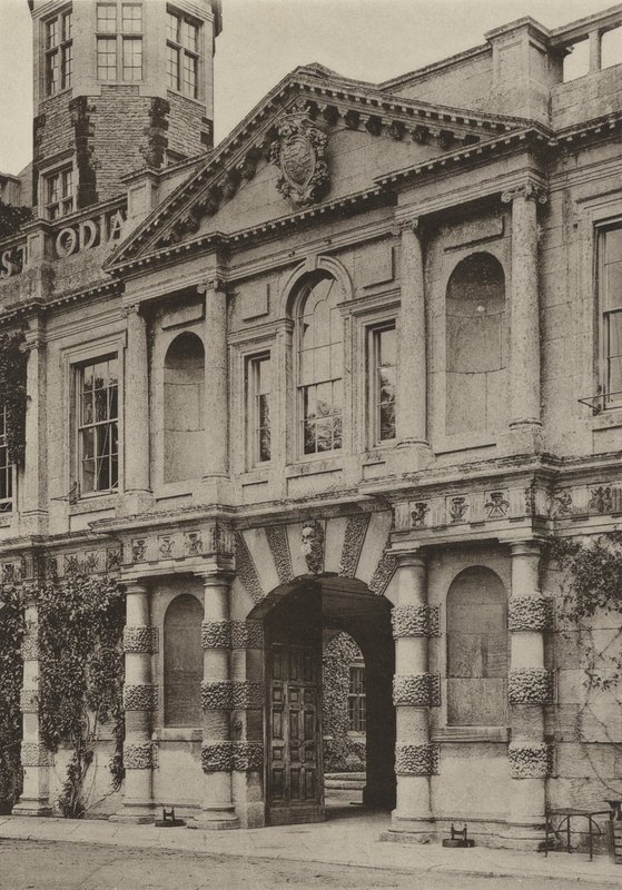 门口，网关，Castle Ashby，Northants（黑白照片）。 作者 威廉·加尔斯沃西·戴维